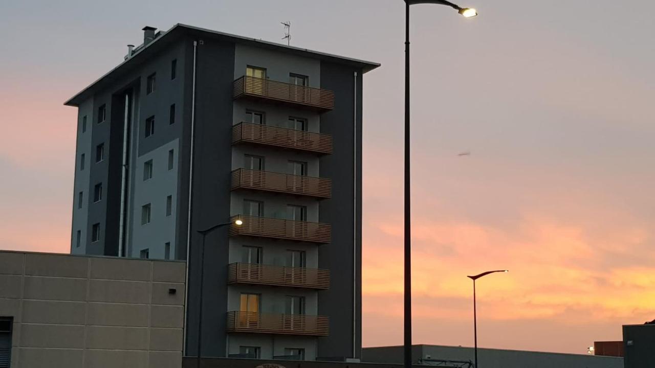 Condominio La Torre 2 Galliate Екстер'єр фото